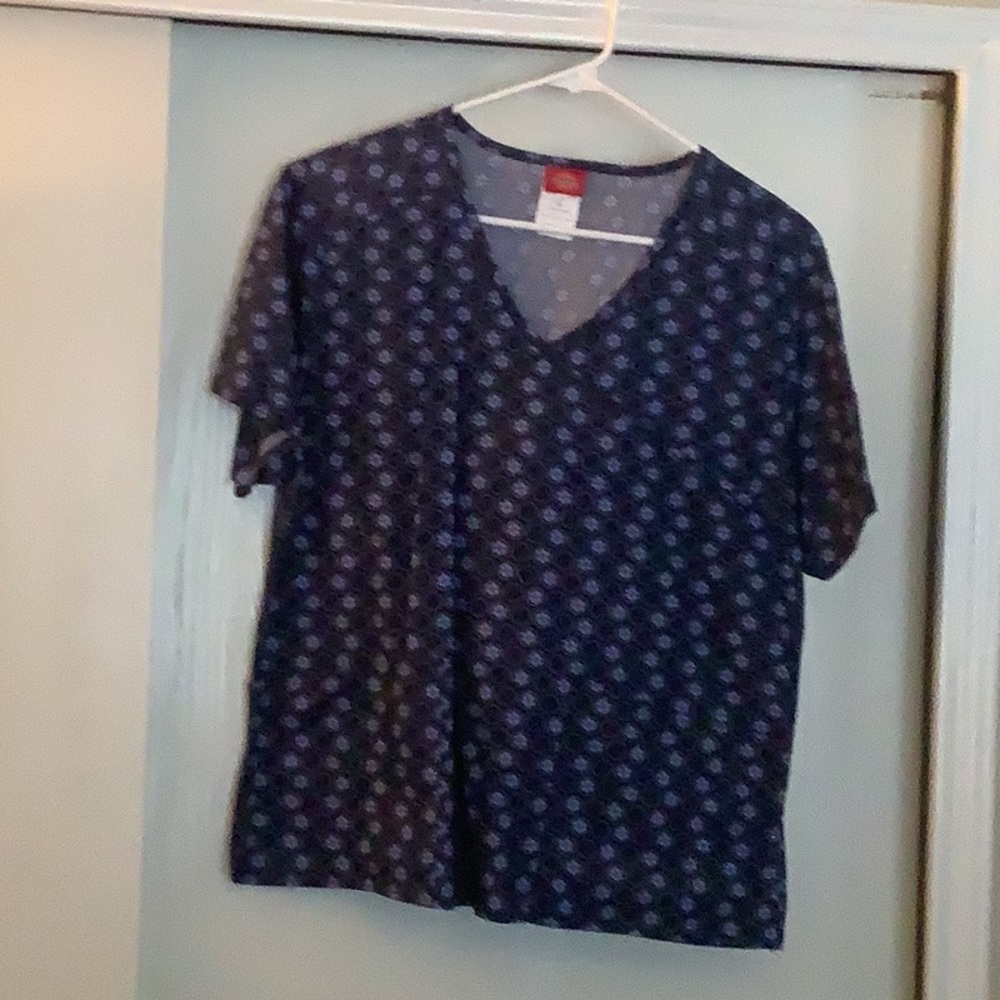 Dickies women’s scrub top